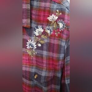 American Eagle Purplish Red/Blue Flannel w/embroidered flower design, XL